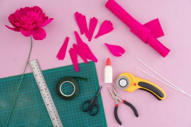 Kağıt çiçek yapmak