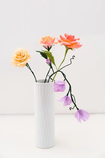 Crepe paper flower bouquet — Stock Photo, Image