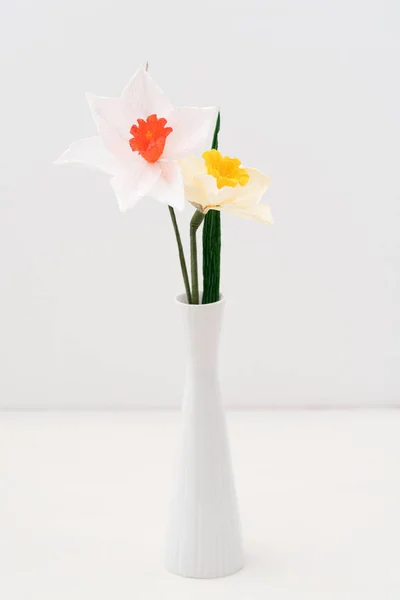 Квітковий букет з креп-паперу — стокове фото