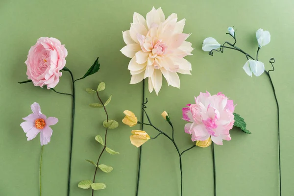 Crepe paper flowers — Stock Photo, Image