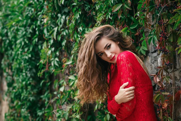 Hermoso vestido de mujer joven —  Fotos de Stock