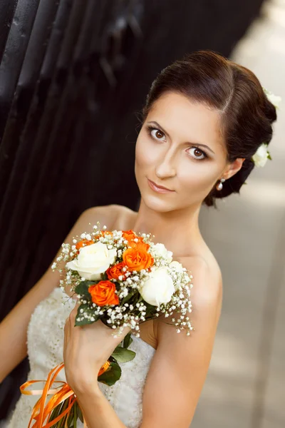 Красивая молодая невеста — стоковое фото