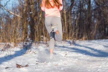 Spor için gidiş içinde Closeup kadının bacakları,