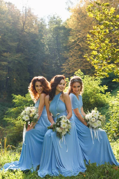 Trois belles demoiselles d'honneur — Photo