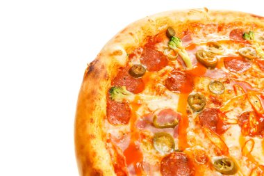 Güzel klasik İtalyan yanan Pizza sosis, biber, jalapeno sosu ve peynir ile