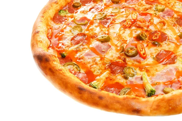 Delicioso clásico italiano Burning Pizza con salchichas, pimienta, salsa jalapeña y queso —  Fotos de Stock