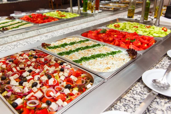 Selección de ensaladas en un restaurante del hotel —  Fotos de Stock