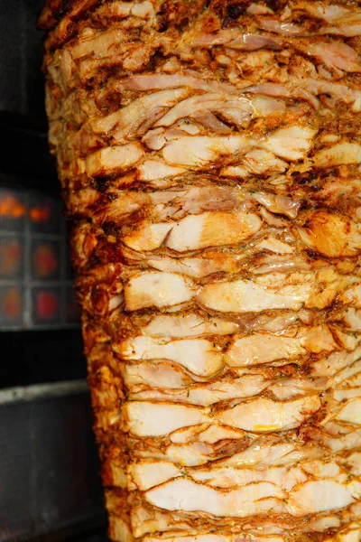 Shawarma 고기 절단 되 고 — 스톡 사진