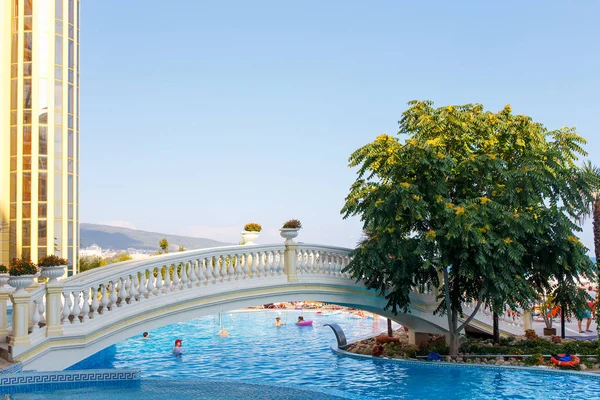 spa resort yüzme havuzunda.
