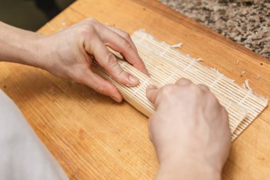 Hazırlanması, haddeleme suşi.