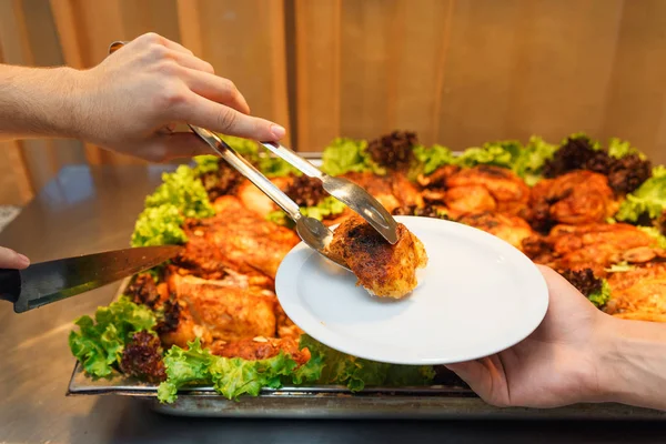 Servicio en el restaurante . — Foto de Stock