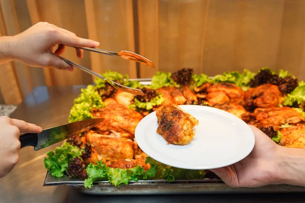 Servicio en el restaurante . — Foto de Stock