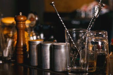 Barmen araçları üzerinde bar