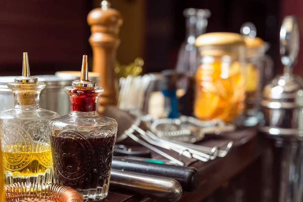 Bartender verktyg på bar — Stockfoto