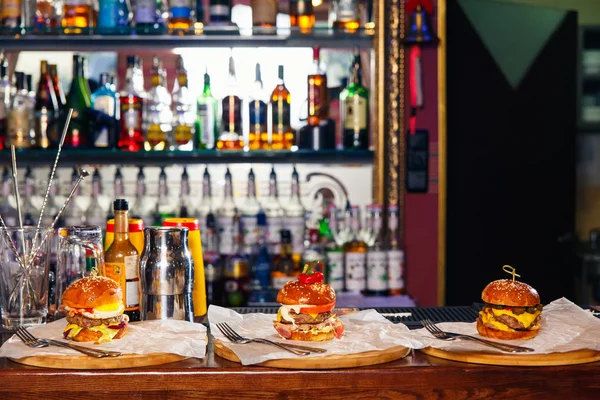 Three different fresh burgers — Stock Photo, Image