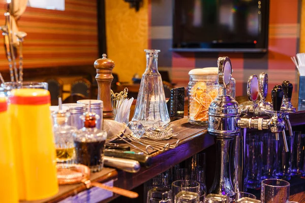 Barman nástroje na baru — Stock fotografie