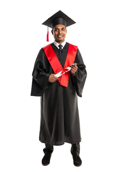 Masculino Africano americano graduado em vestido e boné — Fotografia de Stock