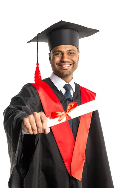 Masculino Africano americano graduado em vestido e boné — Fotografia de Stock