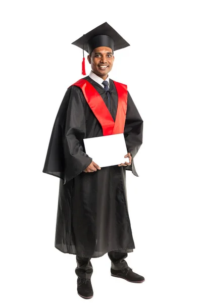 Masculino Africano americano graduado em vestido e boné — Fotografia de Stock