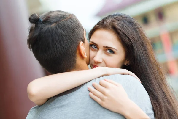 Pareja joven enamorada — Foto de Stock