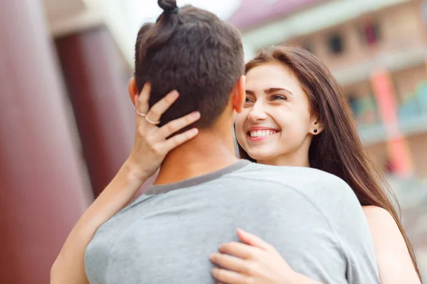 Pareja joven enamorada — Foto de Stock