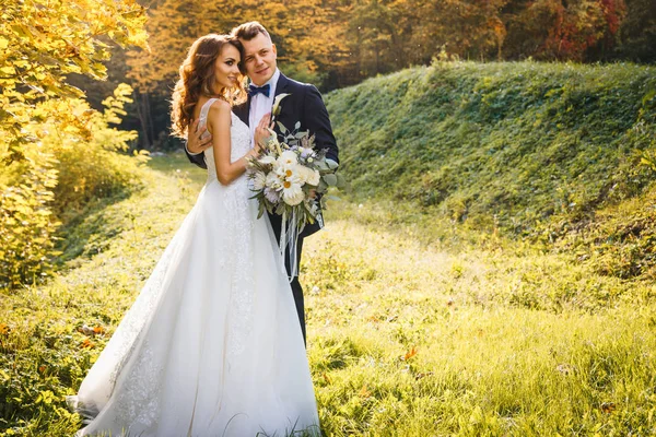 Elegant curly bride and stylish groom — Stock Photo, Image