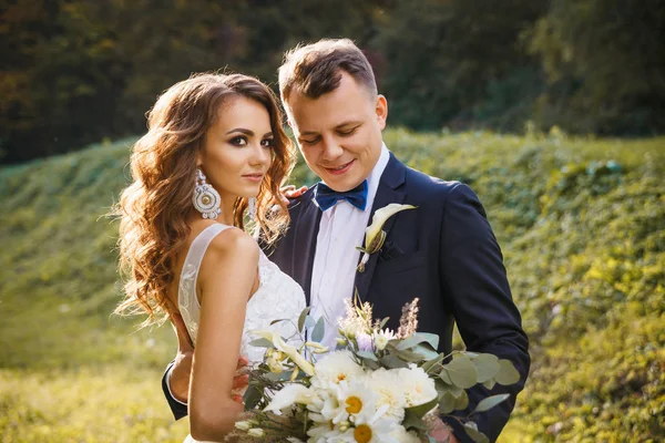 Elegant curly bride and stylish groom — Stock Photo, Image