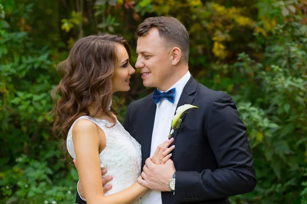 Elegant curly bride and stylish groom — Stock Photo, Image