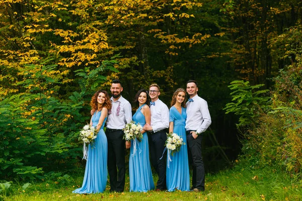 Sposi e damigelle d'onore — Foto Stock