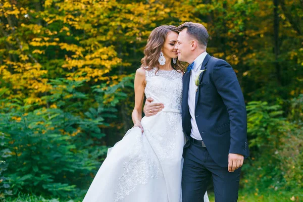 Elegant curly bride and stylish groom — Stock Photo, Image