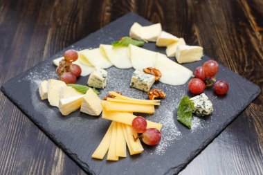 çeşitli peynir türleri
