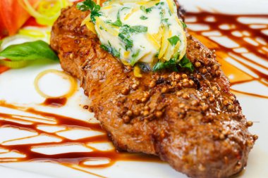 Rustik ızgara biftek ile Fransız peynir