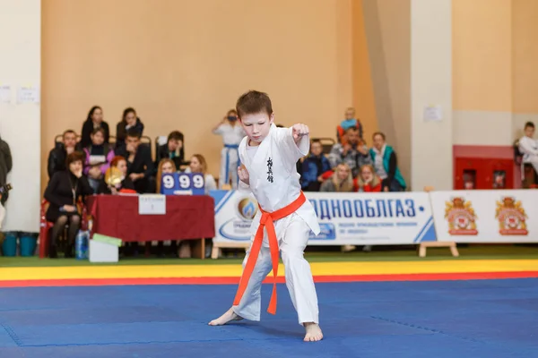 Kata championship in the championship among juniors of the Grodno region Kyokushin karate — Stock Photo, Image