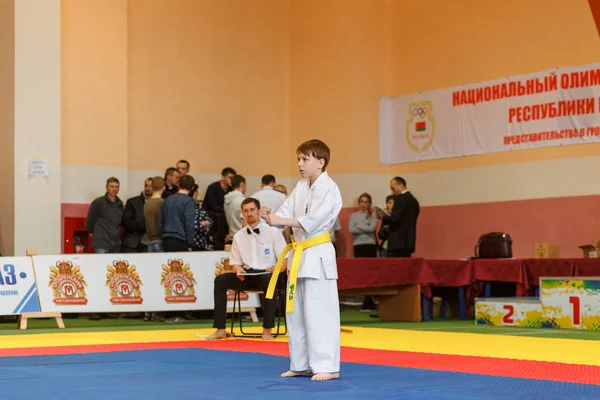 Campeonato de Kata en el campeonato entre los juniors de la región de Grodno Kyokushin karate —  Fotos de Stock