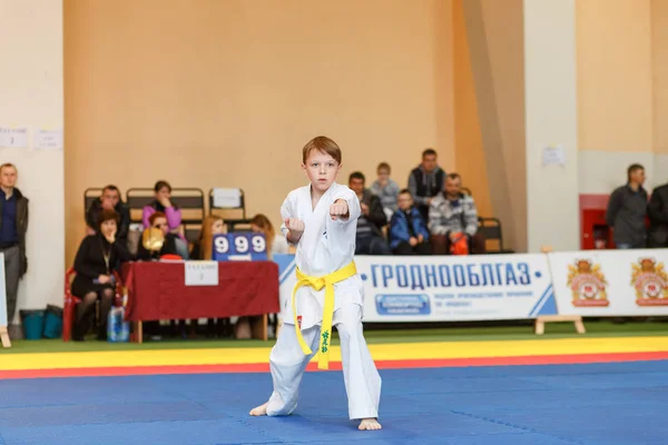 Kata Mistrzostwa w mistrzostwach wśród juniorów obwodu grodzieńskiego Kyokushin karate — Zdjęcie stockowe