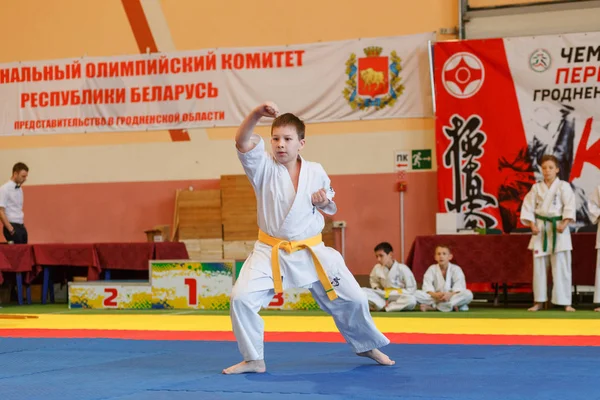 Kata-Meisterschaft bei den Junioren der Region Grodno Kyokushin Karate — Stockfoto