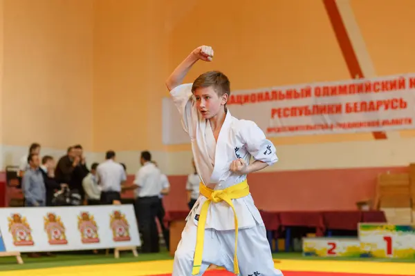 Kata Mistrzostwa w mistrzostwach wśród juniorów obwodu grodzieńskiego Kyokushin karate — Zdjęcie stockowe