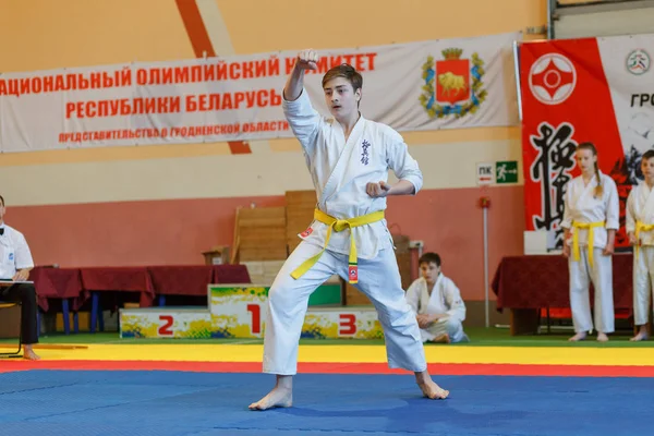 Kata-Meisterschaft bei den Junioren der Region Grodno Kyokushin Karate — Stockfoto