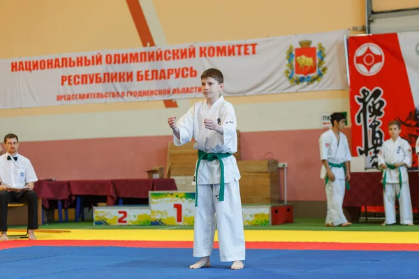 Kata-Meisterschaft bei den Junioren der Region Grodno Kyokushin Karate — Stockfoto