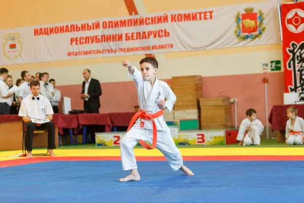 Kata Mistrzostwa w mistrzostwach wśród juniorów obwodu grodzieńskiego Kyokushin karate — Zdjęcie stockowe