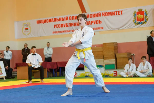 Kata-Meisterschaft bei den Junioren der Region Grodno Kyokushin Karate — Stockfoto