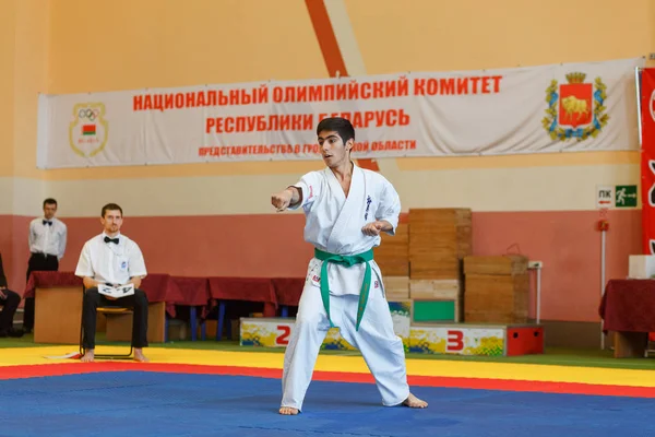 Kata mistrovství v šampionátu mezi junioři Brestské oblasti v Kyokushin karate — Stock fotografie