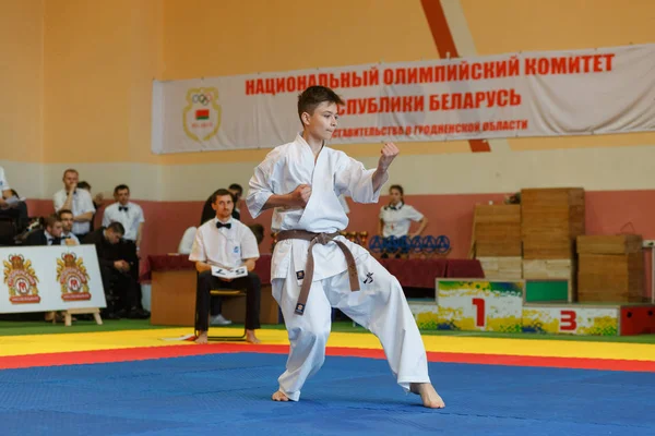 Campeonato de Kata en el campeonato entre los juniors de la región de Grodno Kyokushin karate —  Fotos de Stock