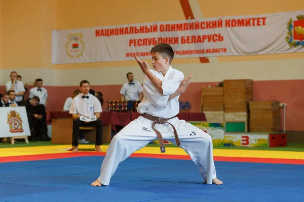 Kata-Meisterschaft bei den Junioren der Region Grodno Kyokushin Karate — Stockfoto