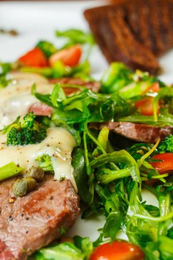 Krema soslu sığır eti dilim