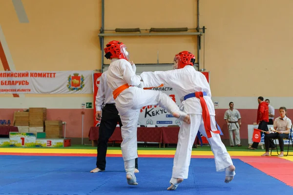 Batalha dos dois lutadores no Campeonato — Fotografia de Stock