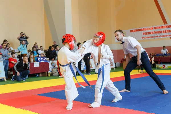 Batalla de los dos luchadores en el Campeonato —  Fotos de Stock