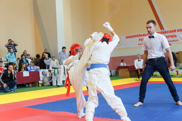 Batalha dos dois lutadores no Campeonato — Fotografia de Stock