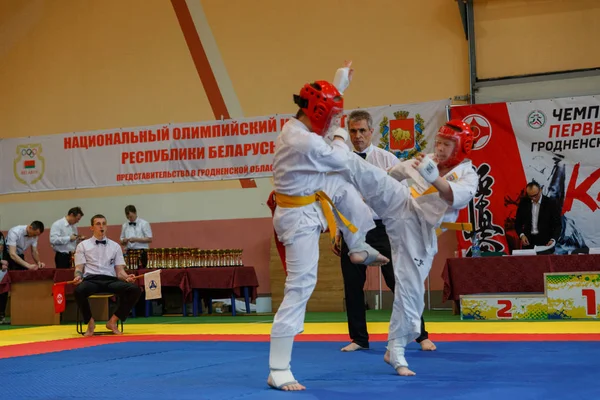 Batalha dos dois lutadores no Campeonato — Fotografia de Stock