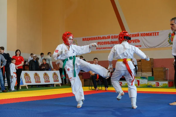 Batalla de los dos luchadores en el Campeonato —  Fotos de Stock